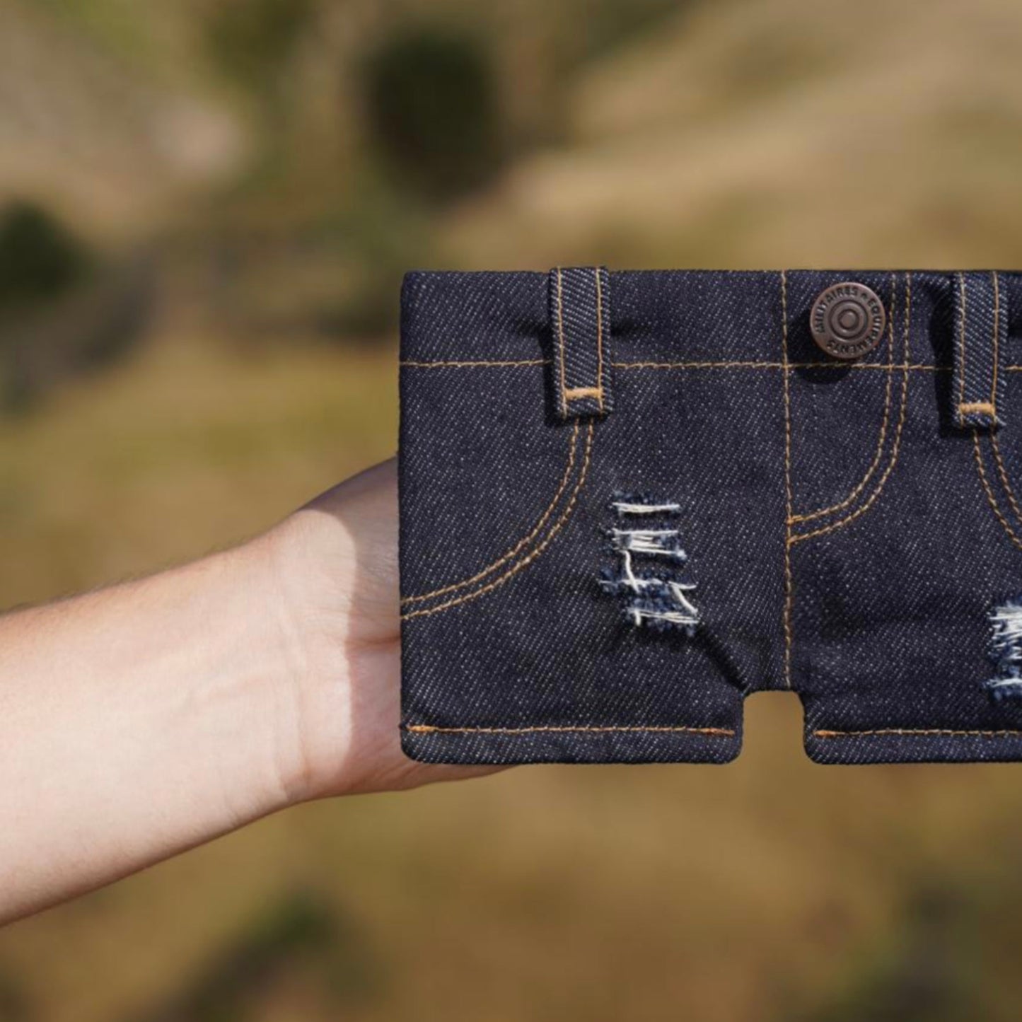 CHOSHORTS - RIPPED DENIM // 200